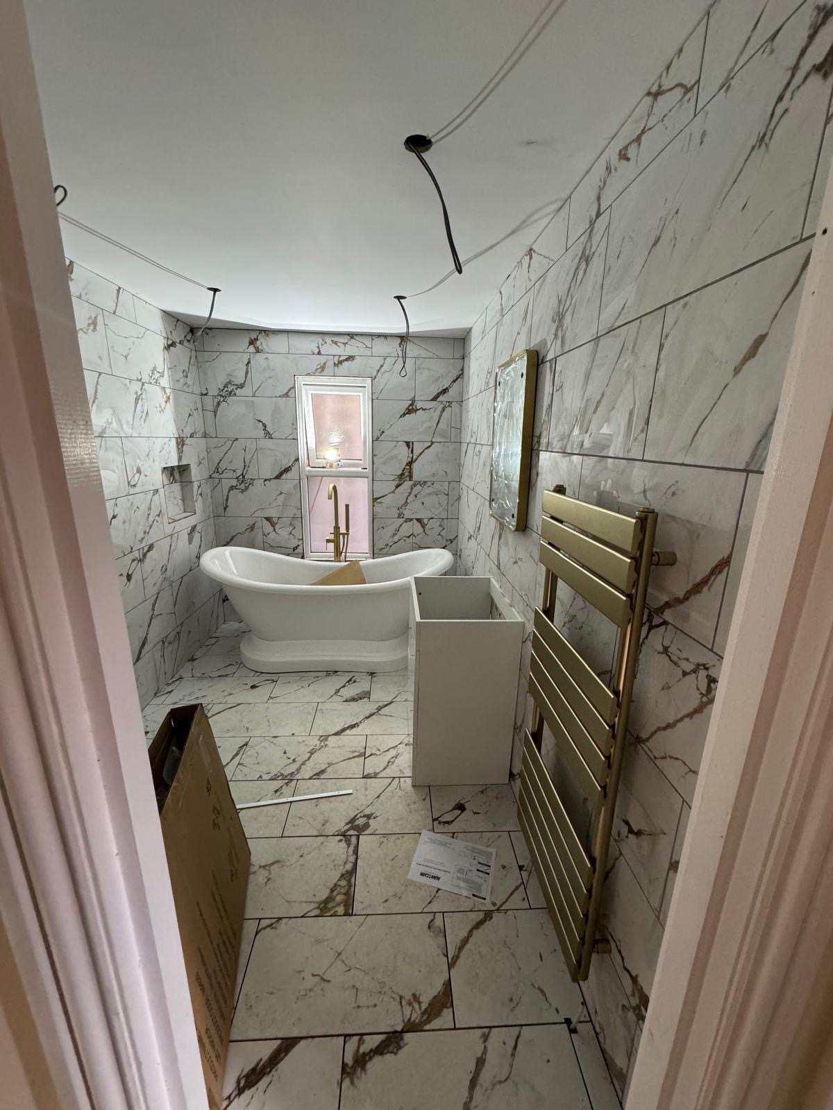 Beautifully refurbished park home bathroom with marble-effect tiling